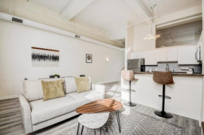 CozySuites - 2BR with Direct Skybridge Access #11